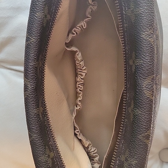 Louis Vuitton Monogram Trousse Toilette 28 - Picture 9 of 11